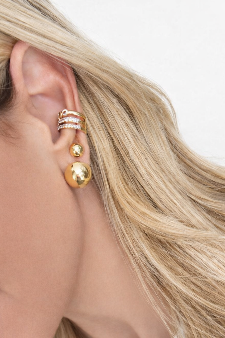 Ear Cuff Dourado com Zircônias e Efeito Mix de Brincos