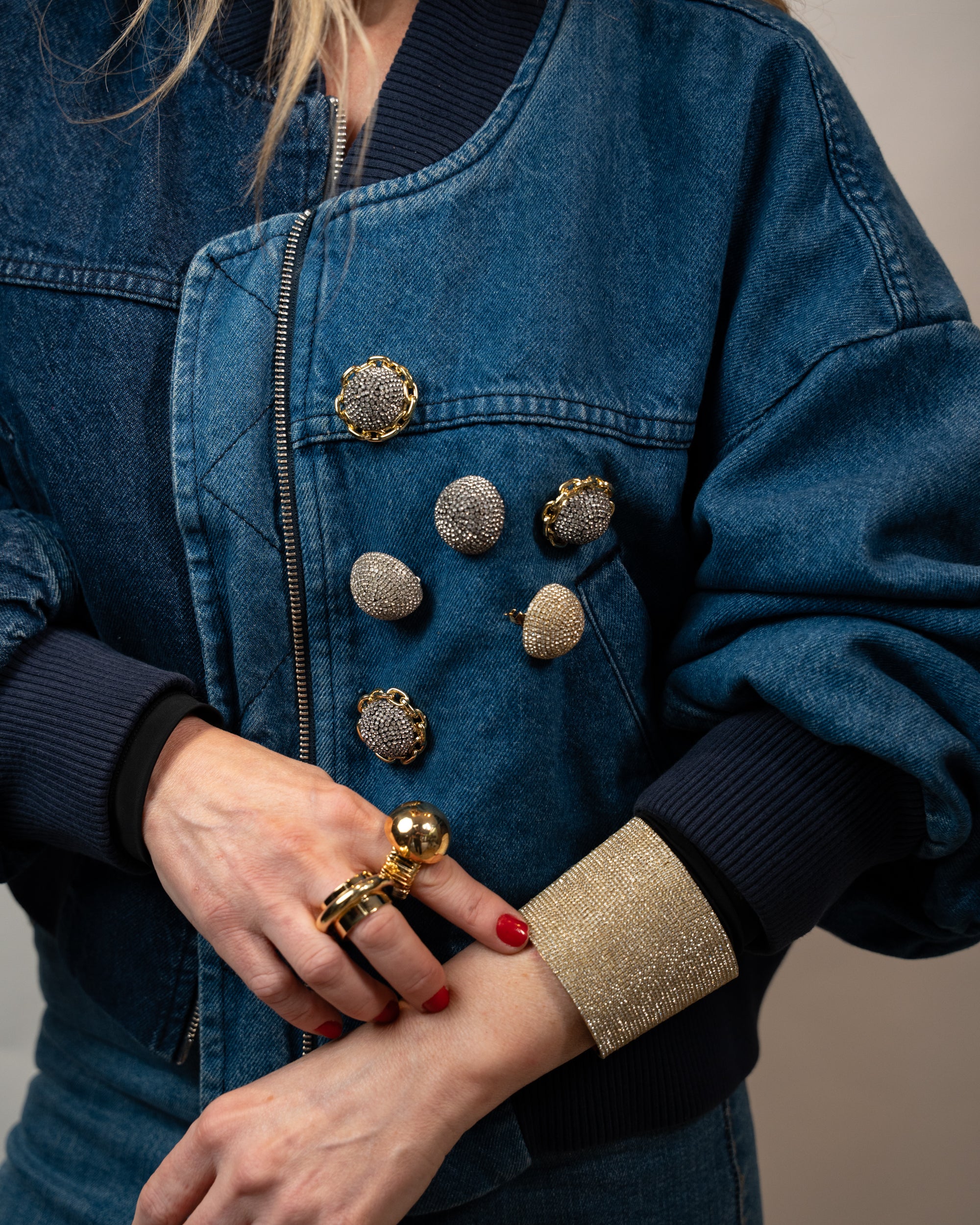 Broche Shine Prateado Cravejado em Strass