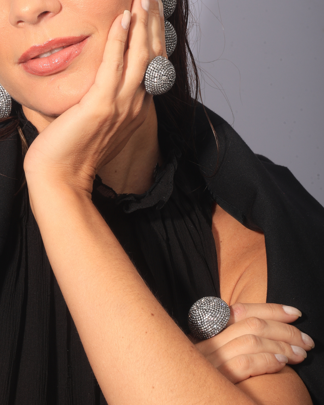 Anel Canopla Grande Prateado com Cristais