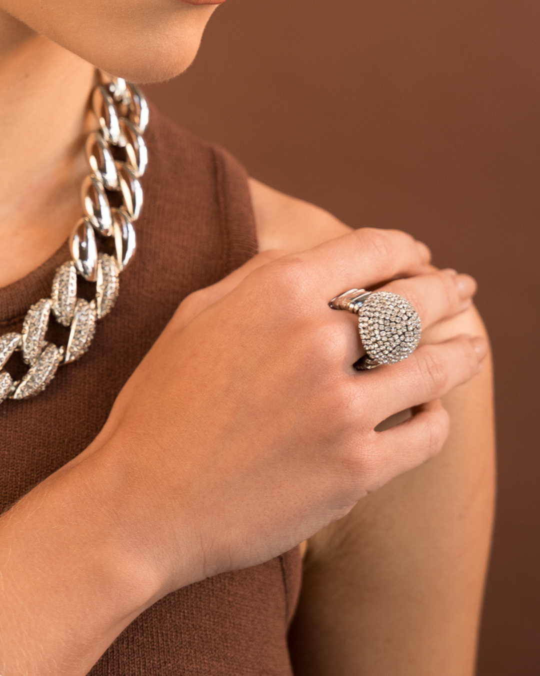 Anel Canopla Média Prateado com Cristais e Presença Estruturada