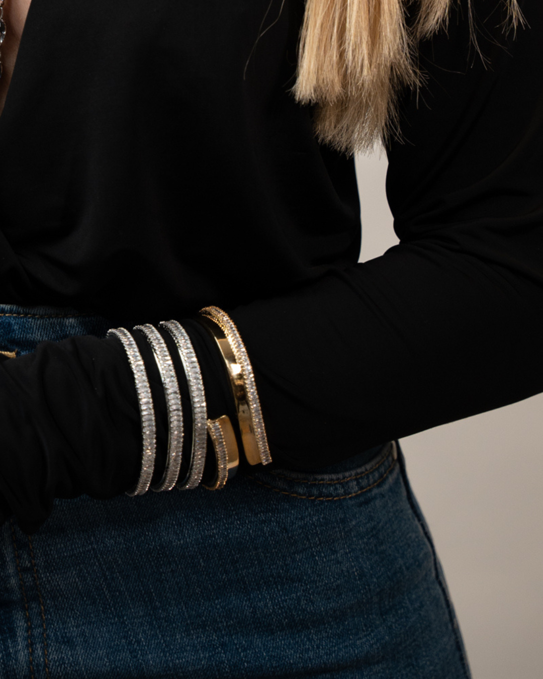 Bracelete Shine Dourado com Zircônias e Ajuste Flexível