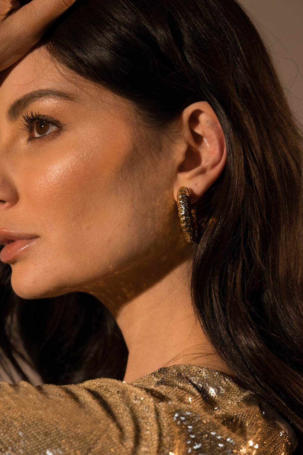 Brinco Argola Dourado com Volume Texturizado em Camadas
